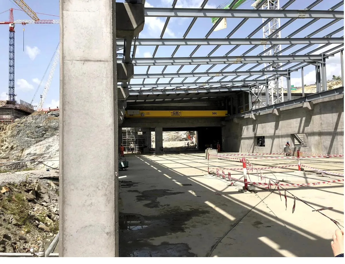 Ossature acier et poteaux béton