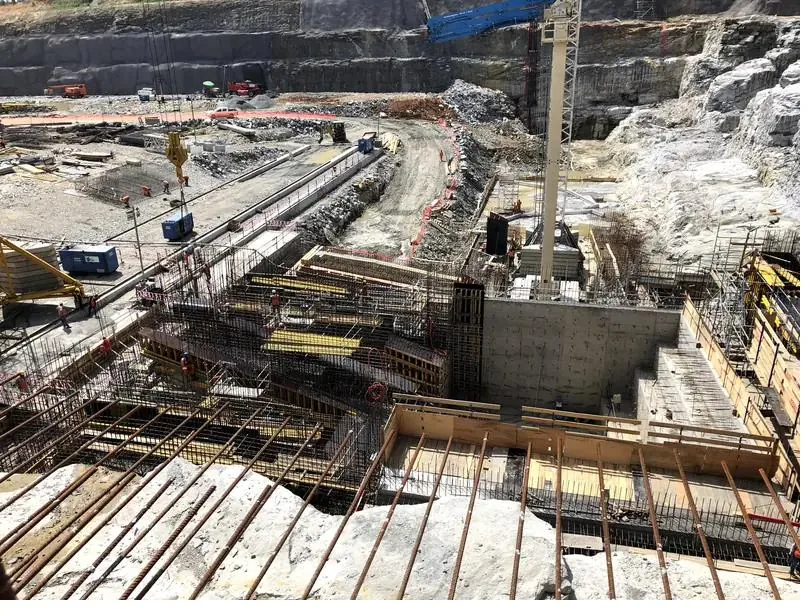 Excavation rocheuse et ouvrages en cours